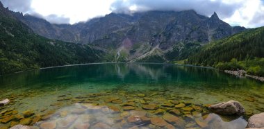 Dağ gölü zirvesi Morskie Oko Zakopane Polonya manzarası