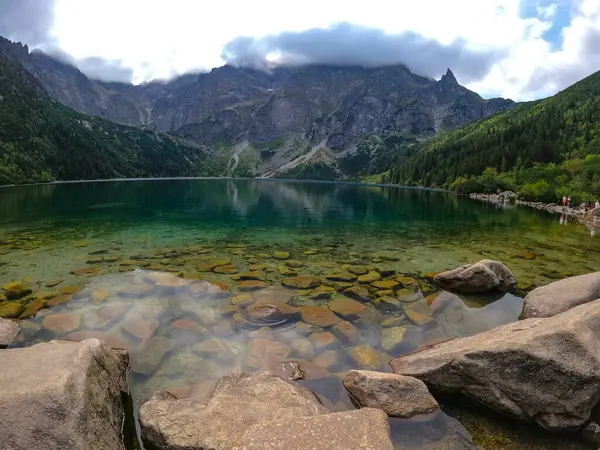 Dağ gölü zirvesi Morskie Oko Zakopane Polonya manzarası