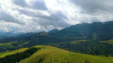 Schwarzwald sıradağları Baden-Wrttemberg 'de modern Almanya' nın güneybatısında.