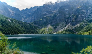 Dağ gölü zirvesi Morskie Oko Zakopane Polonya manzarası