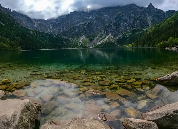 Dağ gölü zirvesi Morskie Oko Zakopane Polonya manzarası