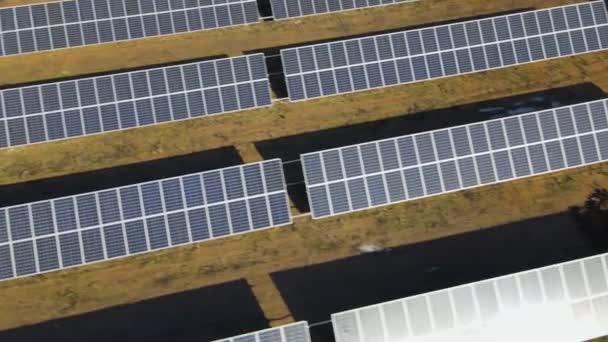 Temiz Elektrik Üretmek Için Birçok Sıra Güneş Fotovoltaik Paneli Olan — Stok video