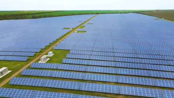 Letecký Pohled Velkou Elektrárnu Mnoha Řadami Solárních Fotovoltaických Panelů Pro — Stock video