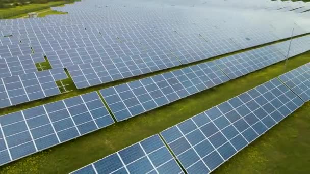 Letecký Pohled Velkou Elektrárnu Mnoha Řadami Solárních Fotovoltaických Panelů Pro — Stock video