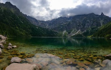 Dağ gölü zirvesi Morskie Oko Zakopane Polonya manzarası