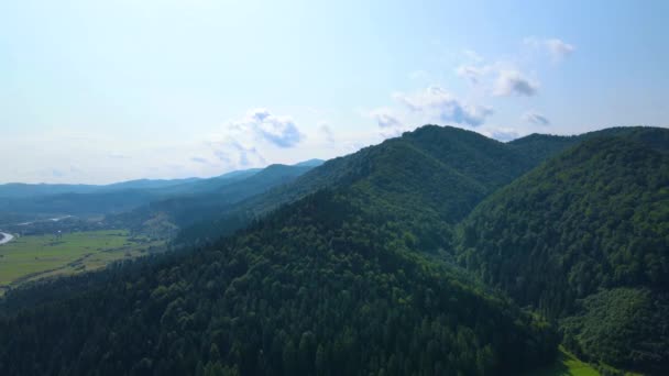 Drohne Fliegt Über Blauen Berg Bei Belchen Schwarzwald — Stockvideo