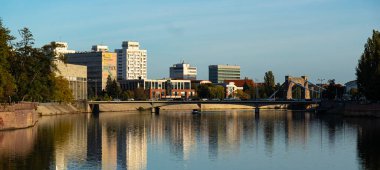 15 Ekim 2023 'te Eski Kasaba' nın manzarası. Wroclaw Polonya