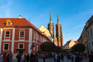 15 Ekim 2023 'te Eski Kasaba' nın manzarası. Wroclaw Polonya