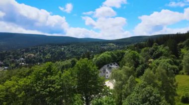 Dağlar orman tatil beldesi otel Almanya turizmi