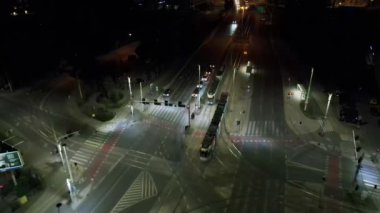 14 Temmuz 2024 Wroclaw Polonya gece yolu trafik ışıkları