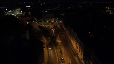 14 Temmuz 2024 Wroclaw Polonya gece yolu trafik ışıkları