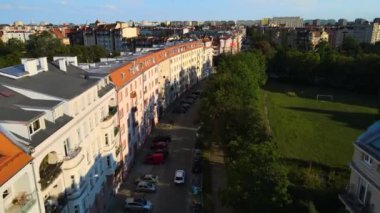 Wroclaw Polonya 'nın yukarısındaki insansız hava aracı fotoğrafından Avrupa mimarisi