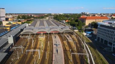 15 Temmuz 2024 Wroclaw Polonya İHA hava fotoğrafçılığından Avrupa şehir merkezi mimarisi