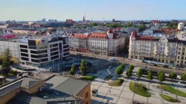 15 Temmuz 2024 Wroclaw Polonya İHA hava fotoğrafçılığından Avrupa şehir merkezi mimarisi