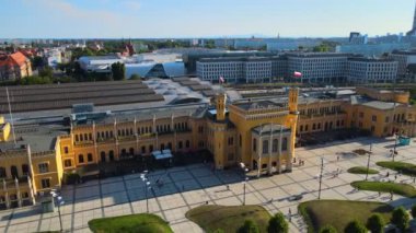 15 Temmuz 2024 Wroclaw Polonya İHA hava fotoğrafçılığından Avrupa şehir merkezi mimarisi