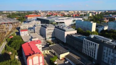 15 Temmuz 2024 Wroclaw Polonya İHA hava fotoğrafçılığından Avrupa şehir merkezi mimarisi