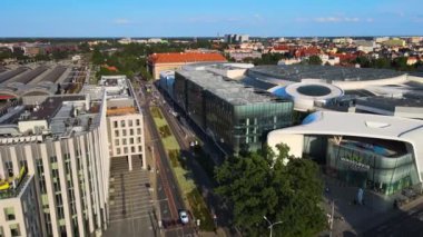 15 Temmuz 2024 Wroclaw Polonya İHA hava fotoğrafçılığından Avrupa şehir merkezi mimarisi