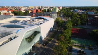 15 Temmuz 2024 Wroclaw Polonya İHA hava fotoğrafçılığından Avrupa şehir merkezi mimarisi