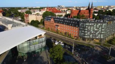 15 Temmuz 2024 Wroclaw Polonya İHA hava fotoğrafçılığından Avrupa şehir merkezi mimarisi
