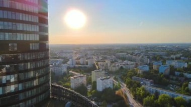Şehir merkezindeki gökdelen Gökyüzü Kulesi Avrupa iş merkezi Wroclaw Polonya