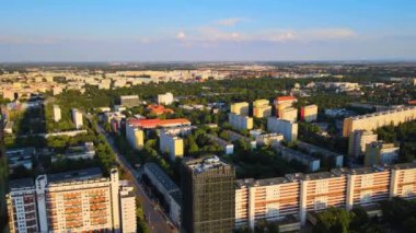 Şehir merkezindeki gökdelen Gökyüzü Kulesi Avrupa iş merkezi Wroclaw Polonya