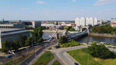 Avrupa 'nın güzel şehri Odra Nehir Uçuşu bir Wroclaw Polonya' dan ateş açtı.