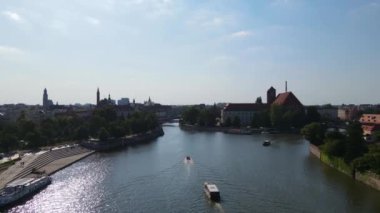 Avrupa 'nın güzel şehri Odra Nehir Uçuşu bir Wroclaw Polonya' dan ateş açtı.