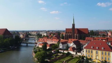 Avrupa 'nın güzel şehri Odra Nehir Uçuşu bir Wroclaw Polonya' dan ateş açtı.