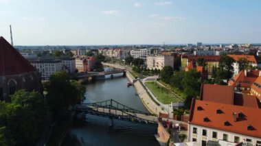 Avrupa 'nın güzel şehri Odra Nehir Uçuşu bir Wroclaw Polonya' dan ateş açtı.