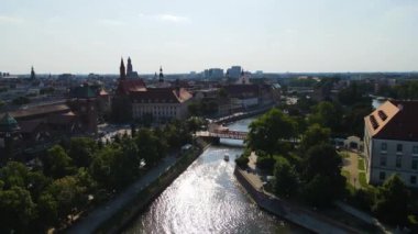 Avrupa 'nın güzel şehri Odra Nehir Uçuşu bir Wroclaw Polonya' dan ateş açtı.