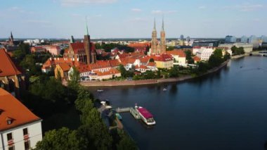 Avrupa 'nın güzel şehri Odra Nehir Uçuşu bir Wroclaw Polonya' dan ateş açtı.