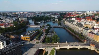 Avrupa 'nın güzel şehri Odra Nehir Uçuşu bir Wroclaw Polonya' dan ateş açtı.