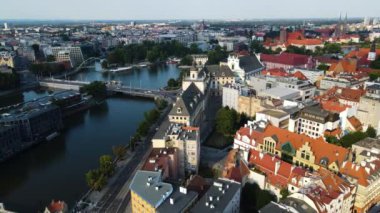 Avrupa 'nın güzel şehri Odra Nehir Uçuşu bir Wroclaw Polonya' dan ateş açtı.