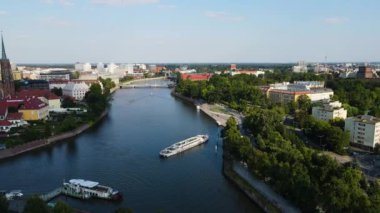 Avrupa 'nın güzel şehri Odra Nehir Uçuşu bir Wroclaw Polonya' dan ateş açtı.