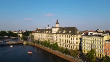 Avrupa 'nın güzel şehri Odra Nehir Uçuşu bir Wroclaw Polonya' dan ateş açtı.