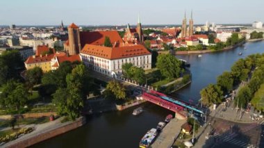 Avrupa 'nın güzel şehri Odra Nehir Uçuşu bir Wroclaw Polonya' dan ateş açtı.