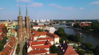 Avrupa 'nın güzel şehri Odra Nehir Uçuşu bir Wroclaw Polonya' dan ateş açtı.
