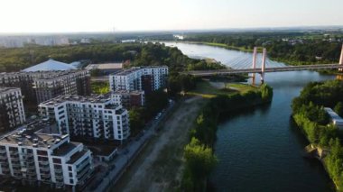 Avrupa 'nın güzel şehri Odra Nehir Uçuşu bir Wroclaw Polonya' dan ateş açtı.