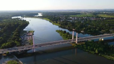 Avrupa 'nın güzel şehri Odra Nehir Uçuşu bir Wroclaw Polonya' dan ateş açtı.