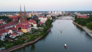 Avrupa 'nın güzel şehri Odra Nehir Uçuşu bir Wroclaw Polonya' dan ateş açtı.