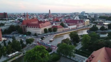 Avrupa 'nın güzel şehri Odra Nehir Uçuşu bir Wroclaw Polonya' dan ateş açtı.