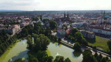 Legnica, Polonya Antik Polonya şehrinin ortaçağ mimarisi, Avrupa 'nın sokak tapınağı altyapısı boyunca evleri