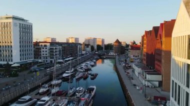Gdansk Drone 'un şehir mimari kanalı nehir seti tarihi merkezi Avrupa 2 Ağustos 2024 Gdansk Polonya