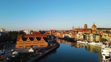 Gdansk Drone 'un şehir mimari kanalı nehir seti tarihi merkezi Avrupa 2 Ağustos 2024 Gdansk Polonya