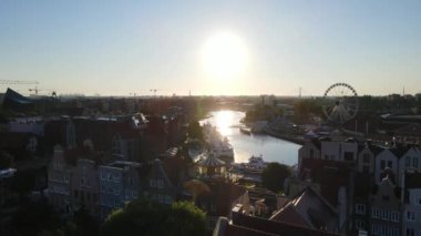 Gdansk Drone 'un şehir mimari kanalı nehir seti tarihi merkezi Avrupa 2 Ağustos 2024 Gdansk Polonya