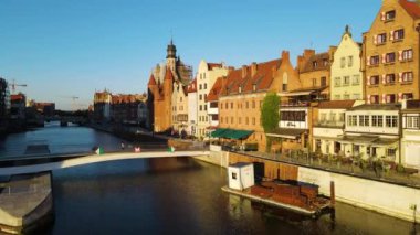 Gdansk Drone 'un şehir mimari kanalı nehir seti tarihi merkezi Avrupa 2 Ağustos 2024 Gdansk Polonya