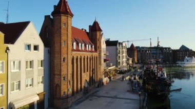 Gdansk Drone 'un şehir mimari kanalı nehir seti tarihi merkezi Avrupa 2 Ağustos 2024 Gdansk Polonya
