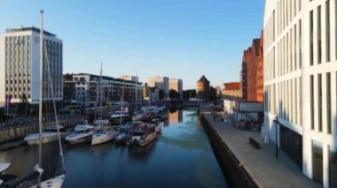 Gdansk Drone 'un şehir mimari kanalı nehir seti tarihi merkezi Avrupa 2 Ağustos 2024 Gdansk Polonya