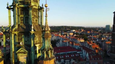 Gdansk Drone St. Mary merkez Avrupa 'nın tarihi mimari katedraline yukarıdan bakıldığında Polonya