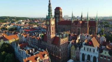 Gdansk Drone St. Mary merkez Avrupa 'nın tarihi mimari katedraline yukarıdan bakıldığında Polonya